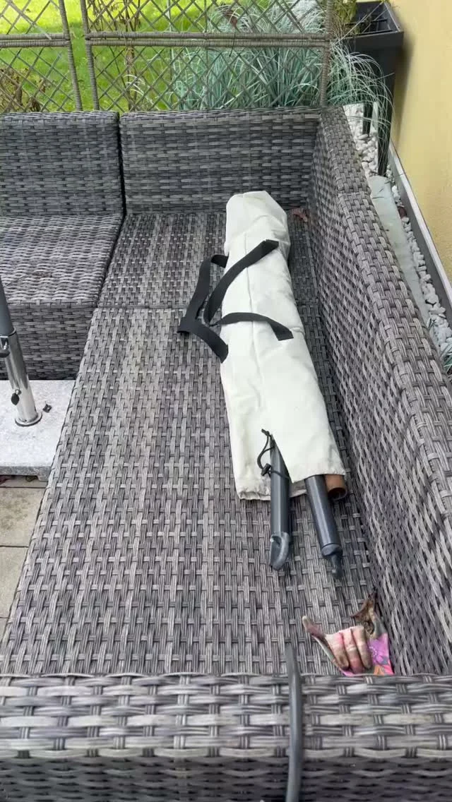 Přišel čas rozloučit se s lenošením na zahradě nebo terase? 🍂🍁
Odsát vzduch z vakuových pytlů, doma ušetřit místo a přečkat zimu v čistotě. ❄️ Ano, i tohle Vivenso umí! Vše je připravené na novou sezónu, takže až vyjde první jarní sluníčko, stačí jen vybalit a relaxovat. 😎🌱 Tak zase za rok! 👋

#vivenso #vodnivysavac #zahradninabytek #terasa #lounge
